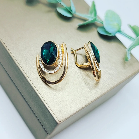 Green Rhinestone earring - Picture 3 of 4